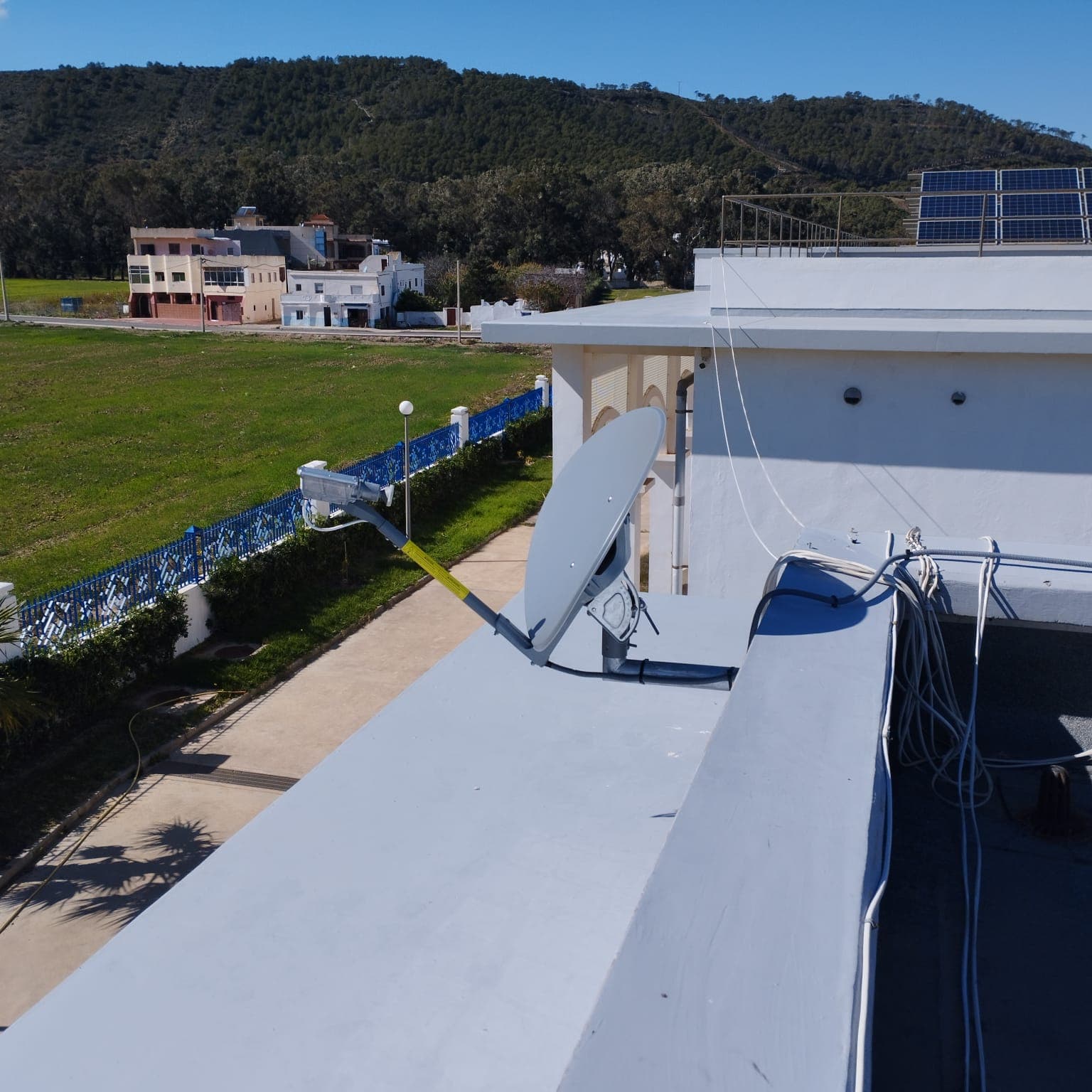 Internet par Satellite (VSAT) — installation 4 par UBSM