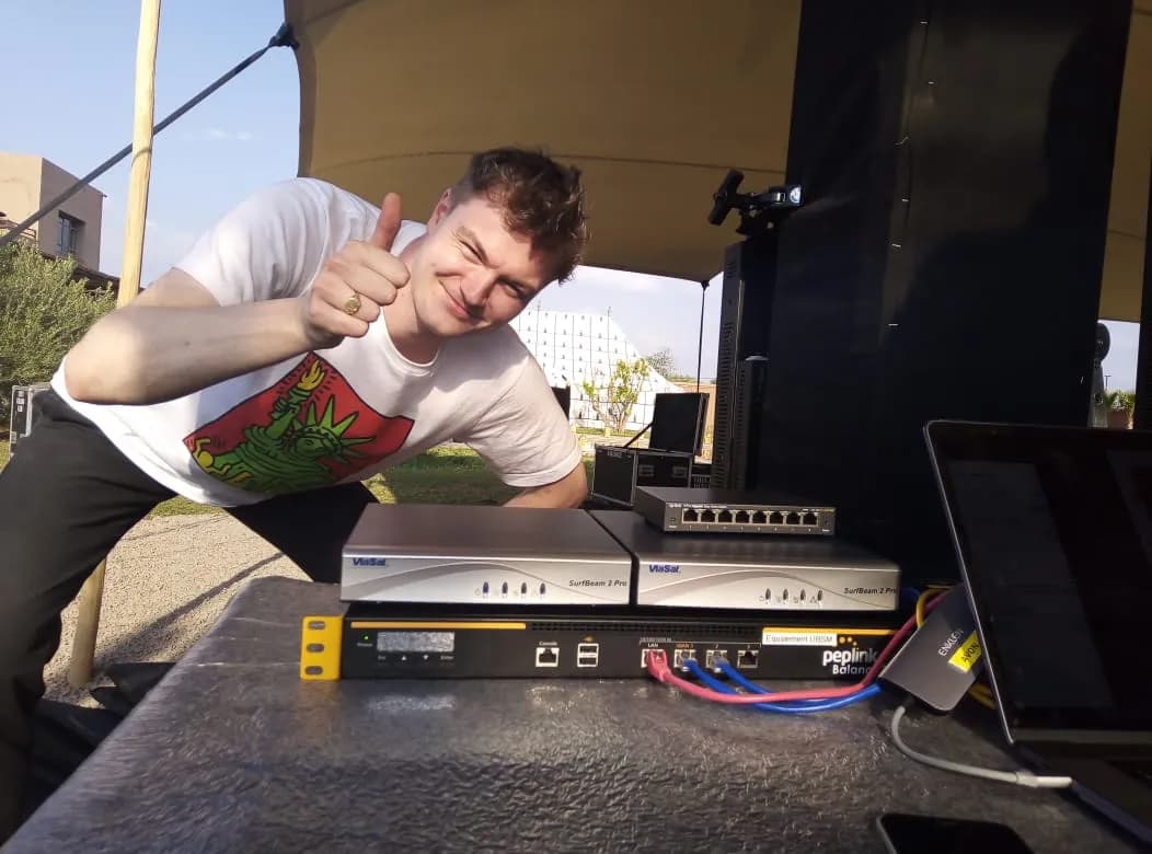 Diffusion radio en direct depuis Marrakech via internet satellite