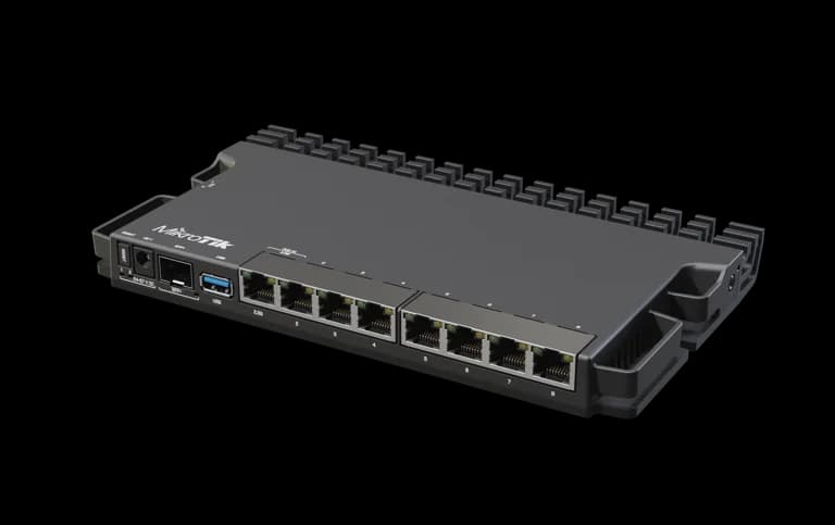 RB5009UG+S+IN — Routeur desktop ARM 64-bit quad-core avec 2.5G et SFP+ 10G. Distribué par UBSM au Maroc.