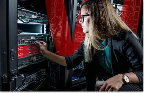 WatchGuard Firebox M295 — Firewall rack 1U pour entreprises moyennes jusqu'à 250 utilisateurs au Maroc.