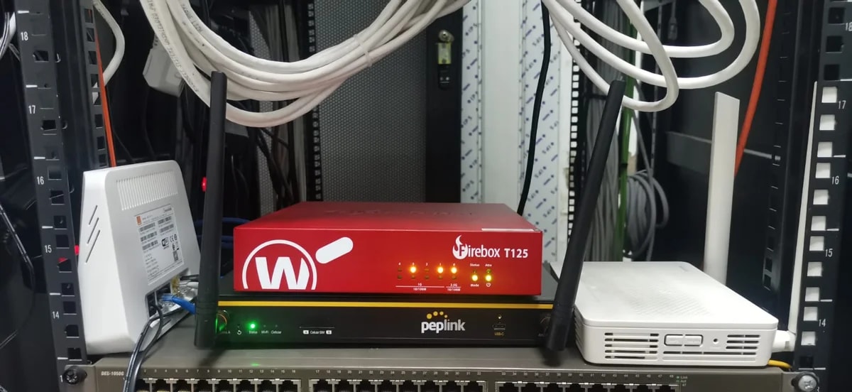 WatchGuard Firebox + Peplink B One Plus : agrégation 2 lignes FTTH pour une PME à Casablanca