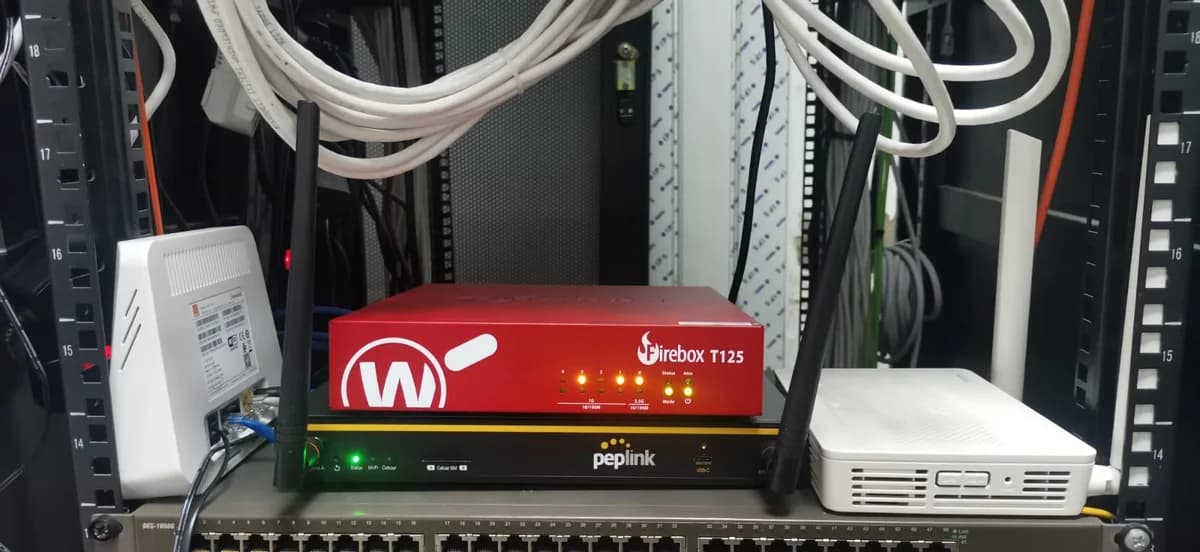 WatchGuard Firebox + Peplink B One Plus : agrégation 2 lignes FTTH pour une PME à Casablanca
