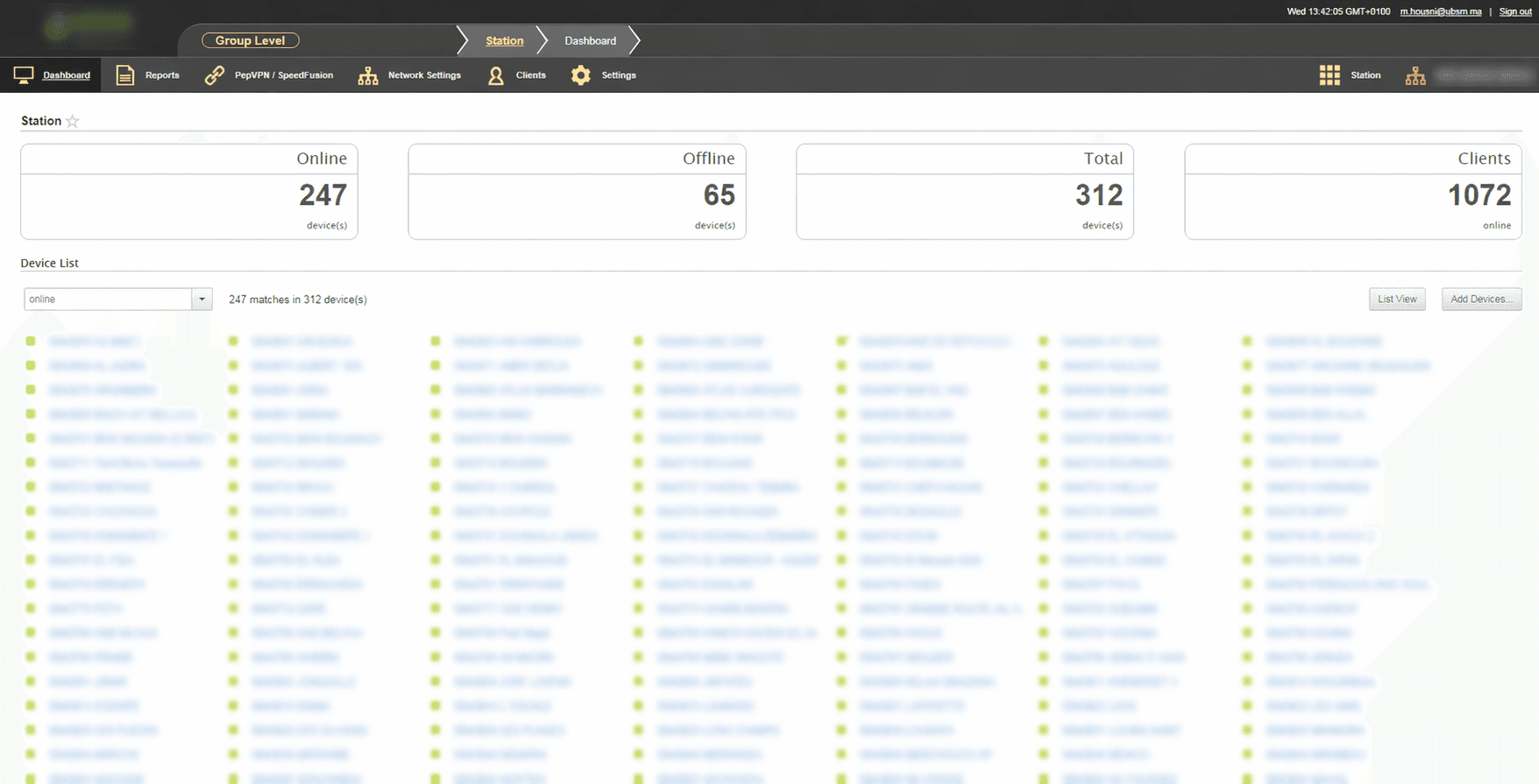 InControl 2 : vue d'ensemble de la flotte Peplink InControl 2 — tableau de bord de gestion de flotte : 247 appareils en ligne, 312 au total, 1072 clients